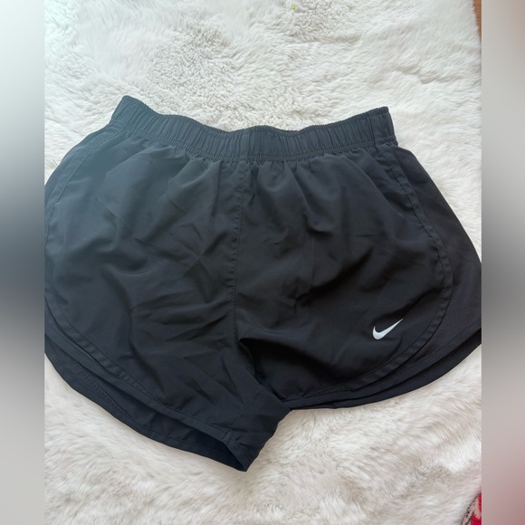 dri fit nike airy shorts - Picture 2 of 5